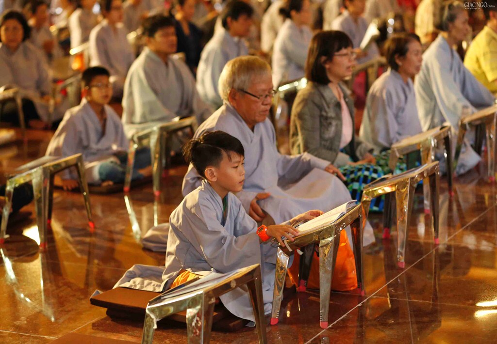 Ăn mặn, tụng kinh có đổ nghiệp?