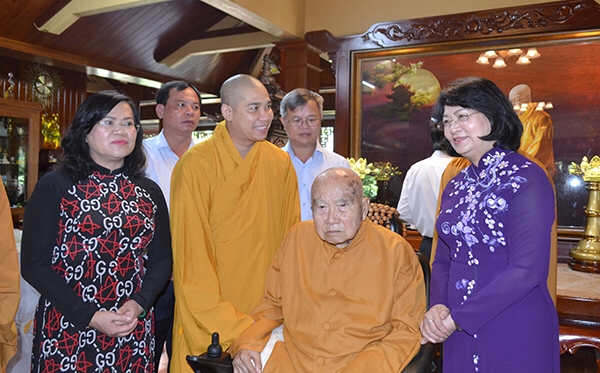 Phó Chủ tịch nước thăm HT.Thích Thanh Từ