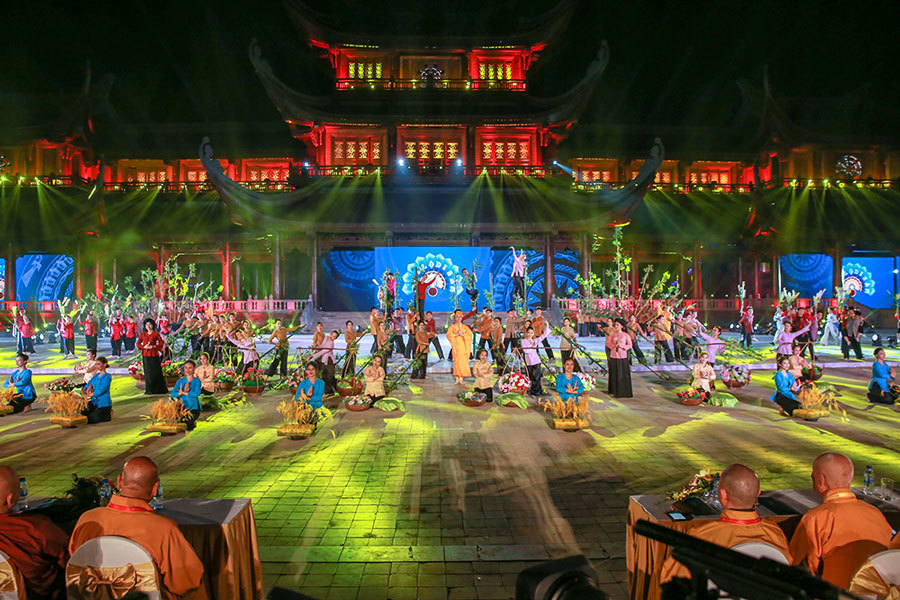 Mãn nhãn với màn trình diễn của 8 quốc gia trong 'Đại lộ di sản' Vesak 2019