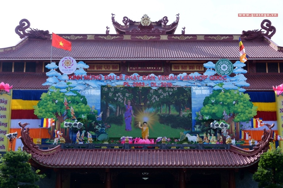 Sắc màu hân hoan kính mừng Phât đản tại TP.HCM