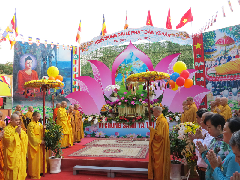 Tp. HCM: Trang nghiêm Đại lễ Phật đản tại quận Tân Bình
