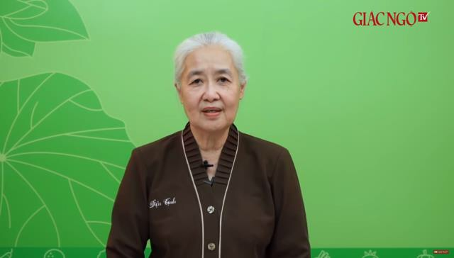 Đầu bếp Nguyễn Dzoãn Cẩm Vân xuống tóc xuất gia