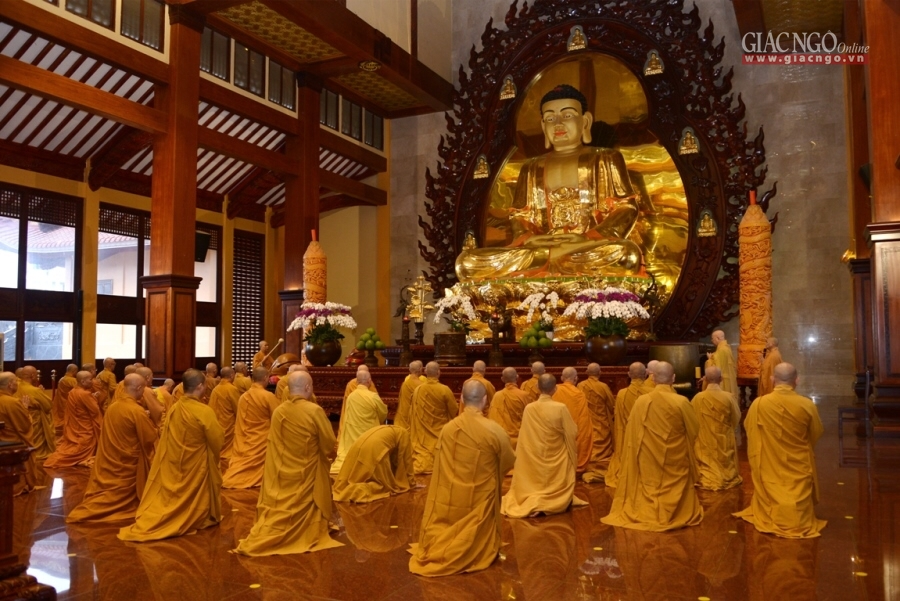 Trang nghiêm bố-tát thính giới tại Việt Nam Quốc Tự