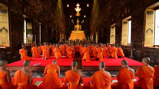 Làm bạn với hiền thánh