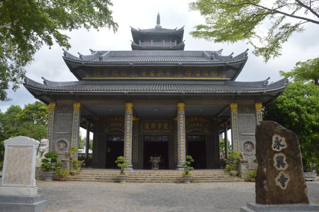 Độc đáo ngôi chùa xây dựng bằng đá nguyên khối ở Sóc Trăng