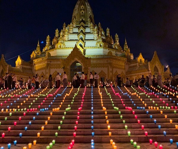 Lễ hội thắp đèn mừng chư Tăng mãn hạ ở Myanmar