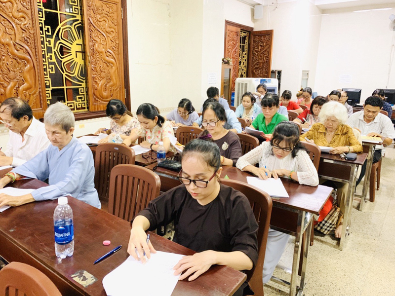 Tp. HCM: Quận 10, Phật tử ôn thi giáo lý tại chùa Giác Ngộ