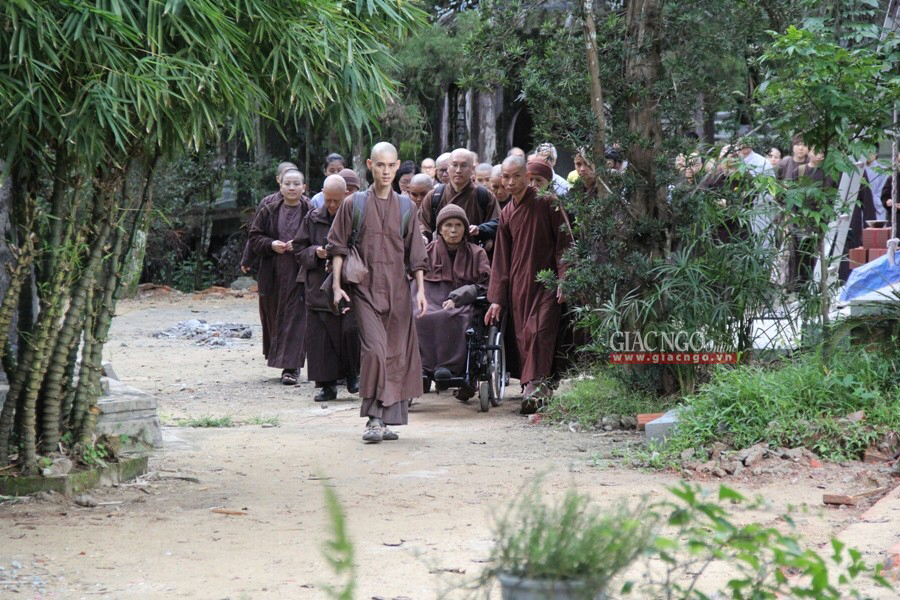 Thiền sư Thích Nhất Hạnh rời Huế, sang lại Thái Lan