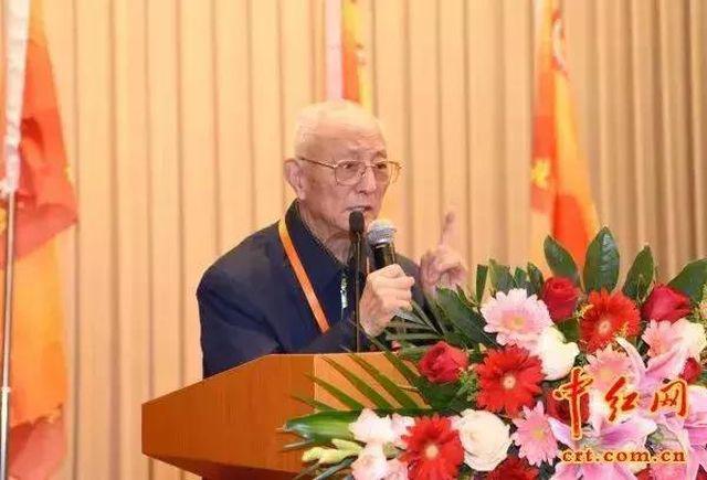 Bác sĩ 50 năm không bị cảm, 78 tuổi đi bộ 22 tầng nhờ 5 việc ai cũng làm được