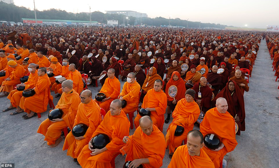 Dâng y Kathina cúng dường 30.000 chư Tăng tại Myanmar