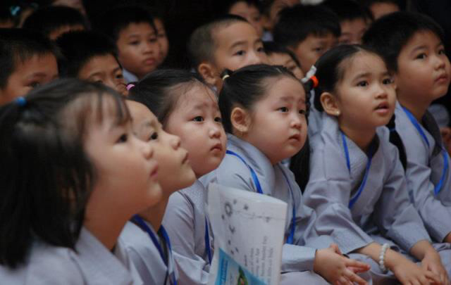 Giáo dục gì cho con trẻ đầu xuân?