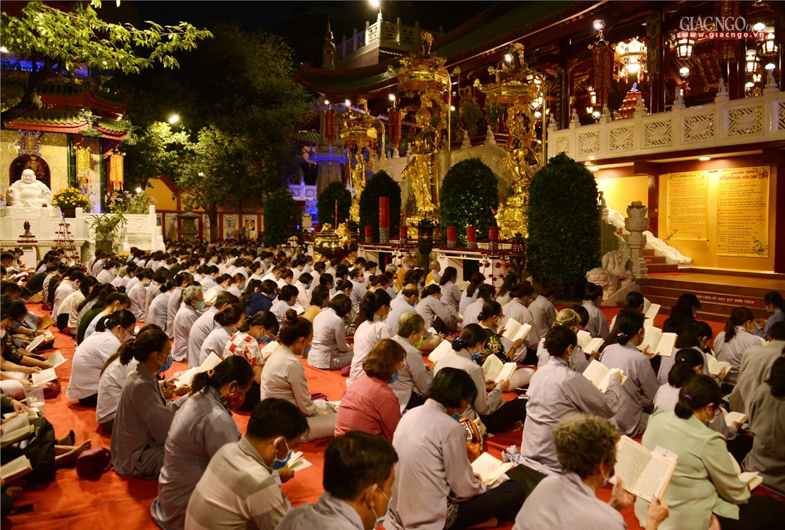Cao điểm dịch bệnh nCoV, người dân TP.HCM vẫn đi lễ chùa