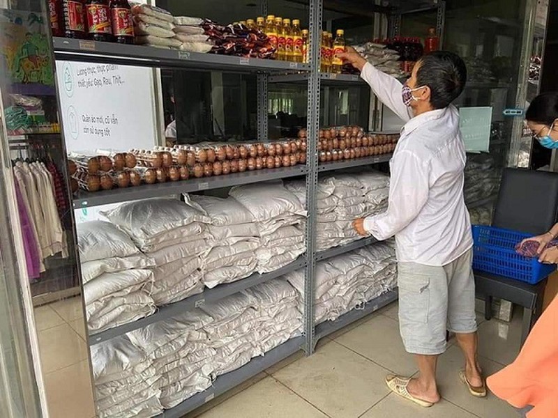 Tình người của chuỗi “siêu thị hạnh phúc 0 đồng” tại TT Huế
