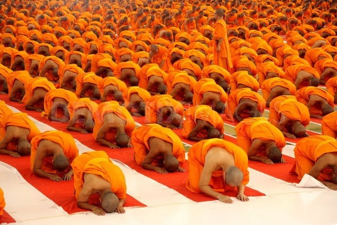 Ý nghĩa ba lạy đầu và ba lạy cuối trong thời khóa lễ tụng niệm như thế nào?