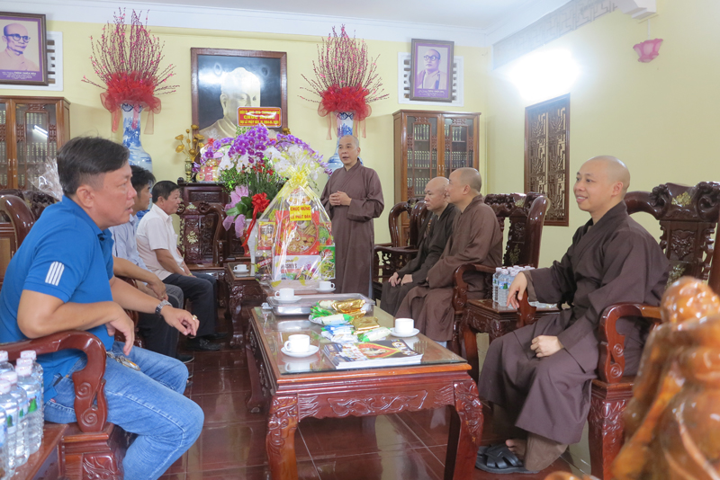 Tp. HCM: Công An Quận 10 chúc mừng Phật đản PL: 2564