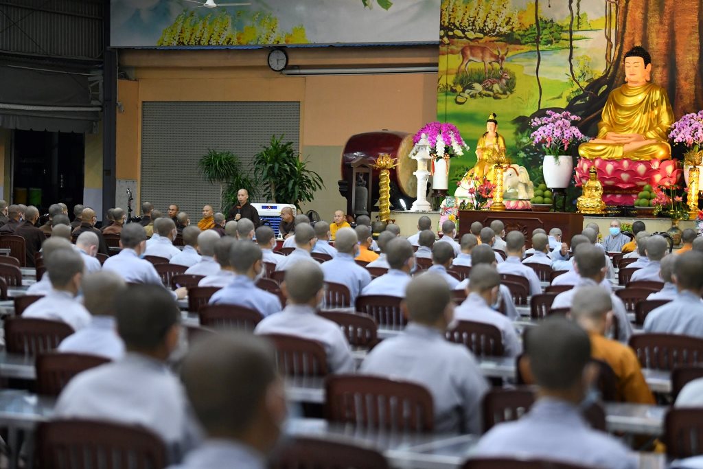 Tăng Ni sinh Học viện Phật giáo Việt Nam TP.Hồ Chí Minh trở lại học nội trú