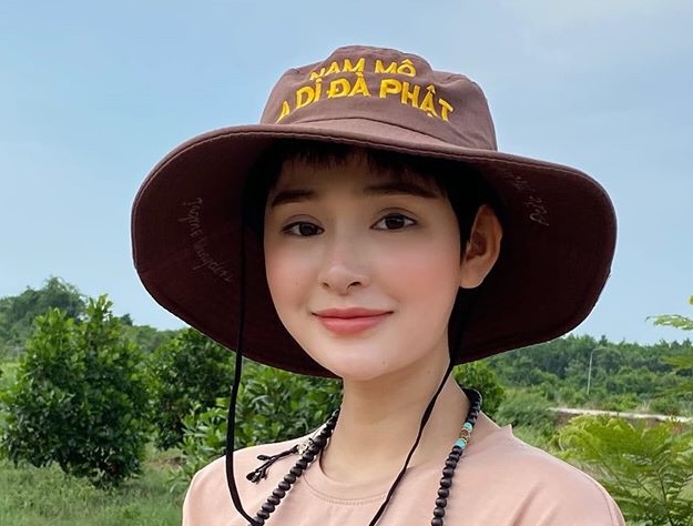 Thêm một sao nữ thành tâm đi theo đạo Phật sau khi sống trong nhiều thị phi showbiz