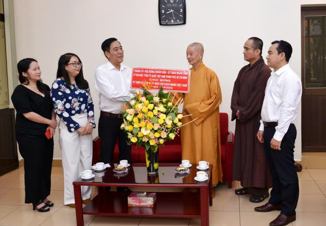 Thành ủy TP.HCM và các cơ quan chúc mừng báo Giác Ngộ