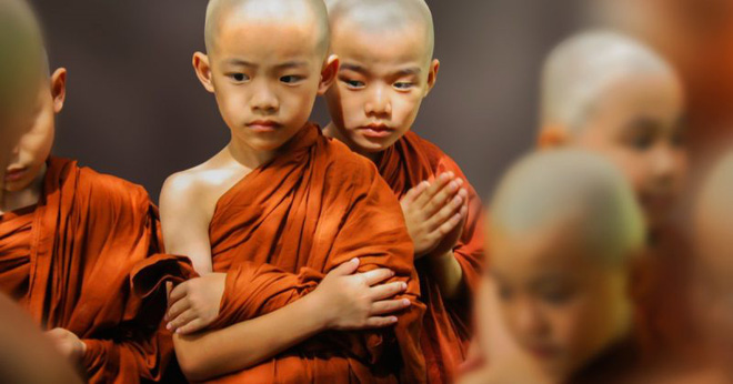 Biết lắng nghe và thông cảm với mọi người