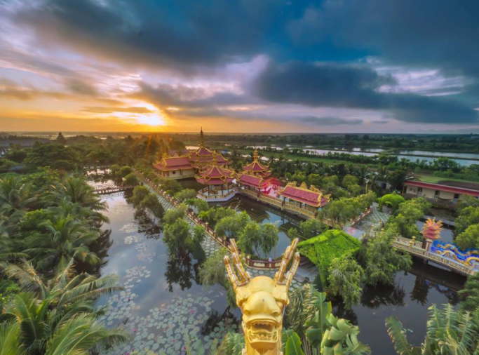 Chùa Vạn Phước: Tiên cảnh trần gian giữa vùng đầm lầy, cây dại khô cằn