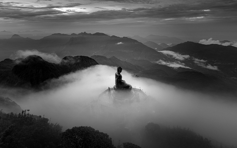 Tác phẩm 'Tượng Phật trên nóc nhà Đông Dương' giành giải 3 Monochrome Awards