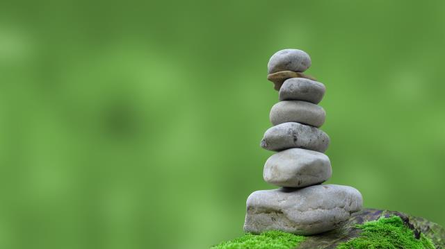 Nước sâu thì dòng chảy chậm, người tôn quý thì ăn nói từ tốn