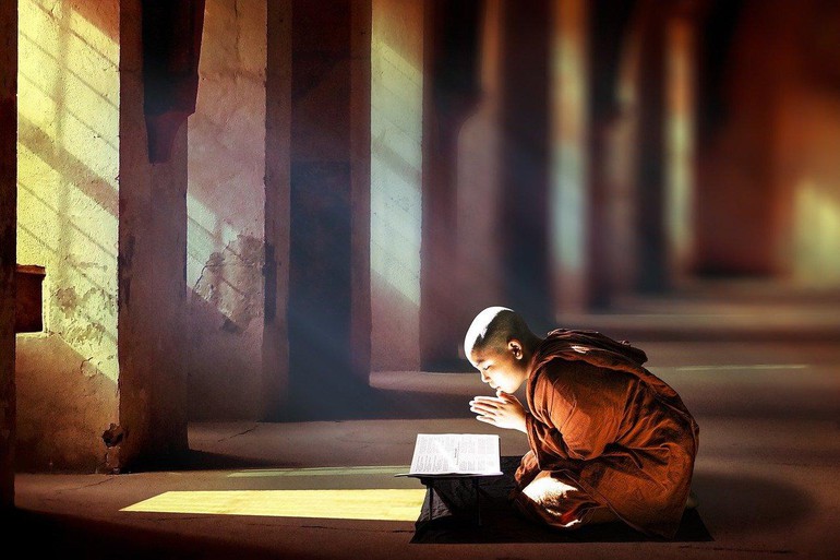 Người nào ôm lòng phiền hận thì đau khổ