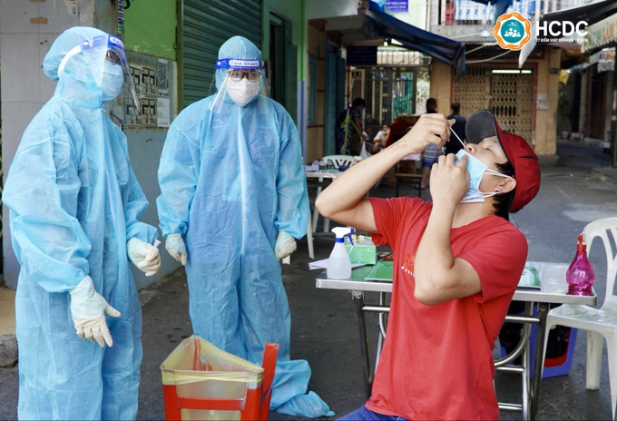  TPHCM hướng dẫn người dân tự lấy mẫu test nhanh COVID-19
