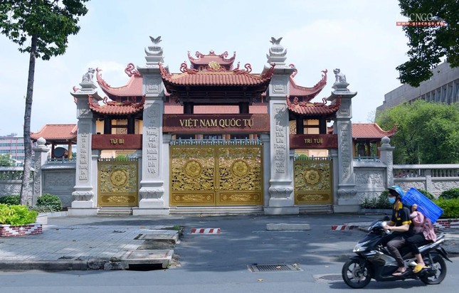 Tĩnh lặng những ngôi chùa tại TP.HCM trong 14 ngày “ai ở đâu thì yên ở đó”