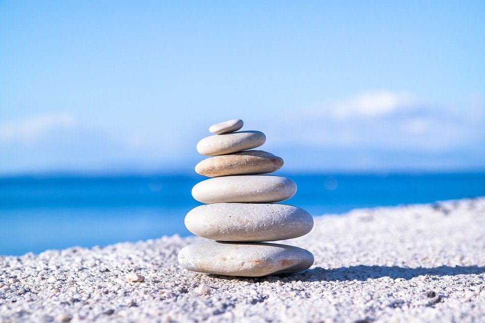 Ngẩng đầu cần ý chí, cúi đầu cần dũng khí