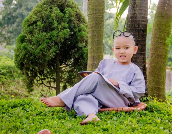 Con người đau khổ là vì các thành kiến