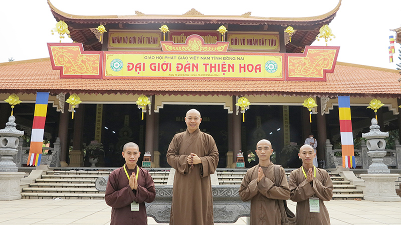 Tp. HCM. H. Củ Chi, Giới tử thọ giới tại Đại giới đàn Thiện Hoa - Đồng Nai, đảnh lễ nhận y bát