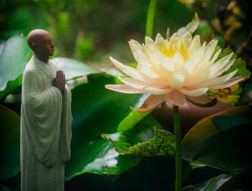 Chuyện người nghèo không biết mình được tặng viên ngọc quý
