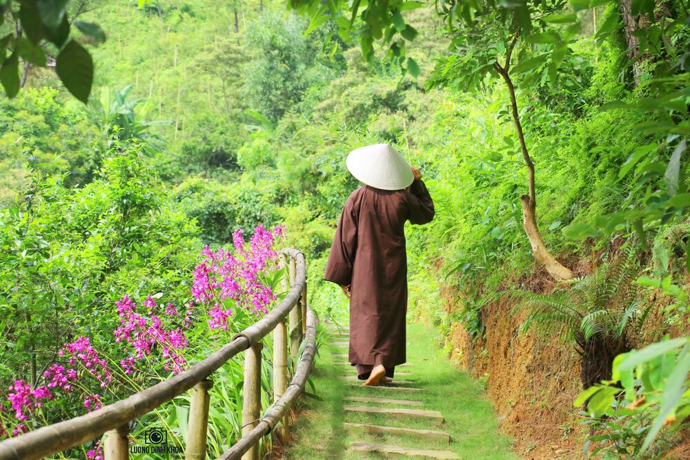 Bất chợt nhận ra: đời người ngắn ngủi tạm bợ, nên trân trọng mỗi phút giây được sống