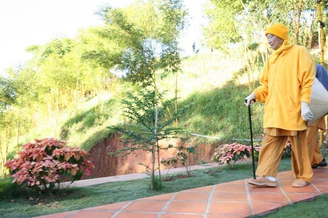 Mở cánh cửa Không