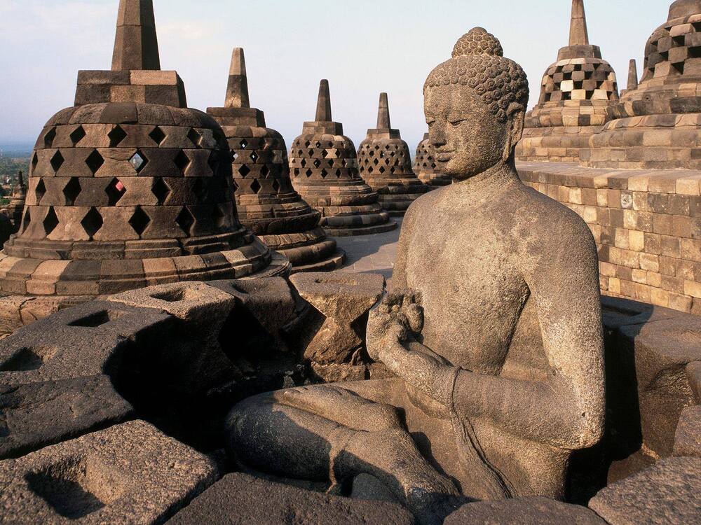 Phật dạy: “Nói năng và im lặng theo pháp Hiền thánh” 