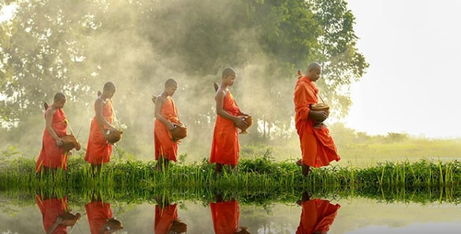 Soi sáng lại chính mình