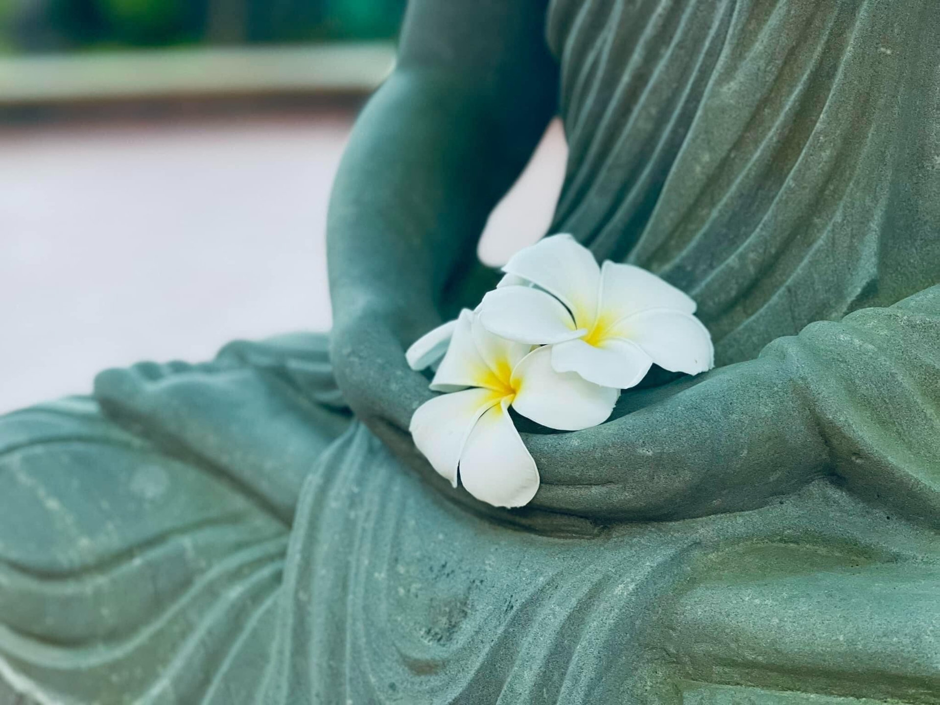 Có ba pháp mà tất cả thế gian không yêu, không mến