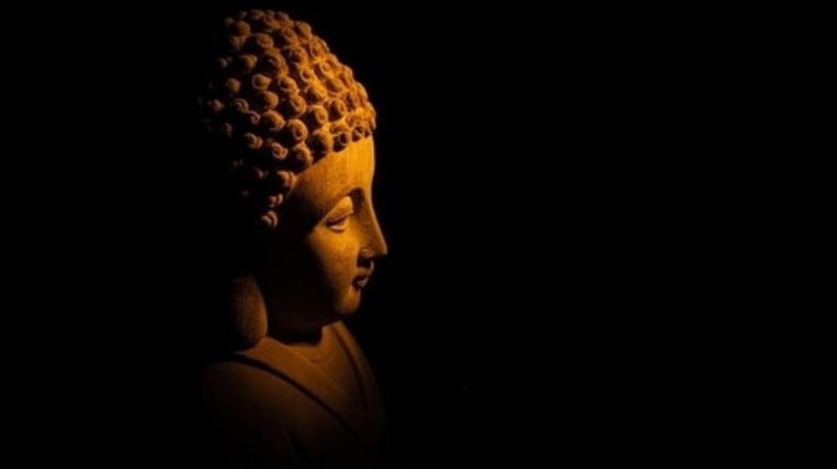 Thị phi thì làm ngơ