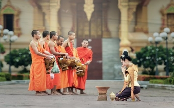 Khi con trai độc nhất của tỷ phú Malaysia đi tu