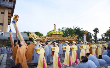 Chùm ảnh lễ tắm Phật tại chùa Huê Nghiêm Q.2