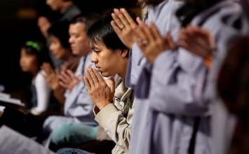 Người Phật tử chánh tín có cầu xin không?