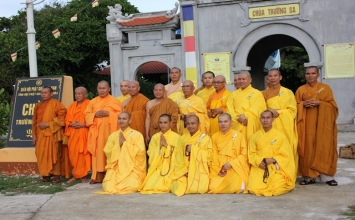 Lễ bố tát đầu tiên tại chùa Trường Sa Lớn