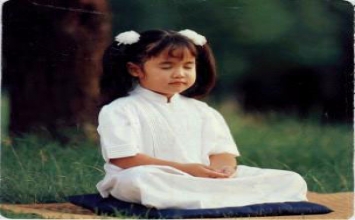 Cô bé sống trong chánh niệm
