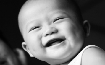 Đừng tiếc một nụ cười