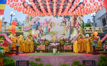 Tp. HCM: Quận 10 Đại lễ Phật đản PL: 2562 DL: 2018