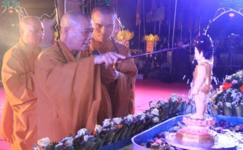 Rộn ràng không khí Phật Đản khắp nơi trên cả nước