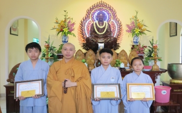 Tp.HCM: Lễ Tắm Phật tại chùa Hạnh Đức