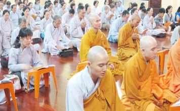 Thí Sinh Đi Thi Dự Lễ Sám Hối Tại Chùa Bửu Đà