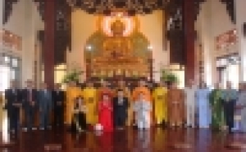 Phật tử tổ chức Lễ Hằng Thuận tại Chùa.